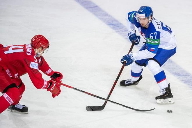 Marián Studenič v drese Slovenska počas MS v hokeji 2021.