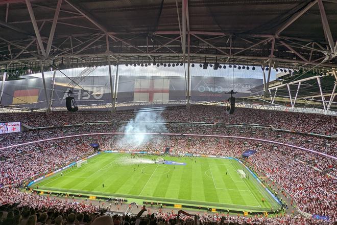 Na finále predchádzajúcich ME vo Wembley si našlo cestu vyše 87-tisíc divákov. Angličanky v ňom zdolali Nemky 2:1 po predĺžení.