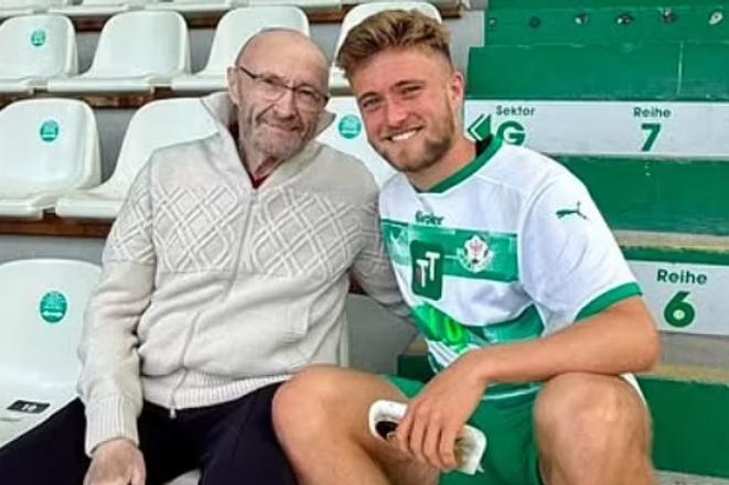 Matthew Collins zo svojim slávnym otcom Philom.