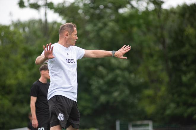 Tréner Petržalky Ľubomír Reiter povedie svojich zverencov v súboji proti istanbulskému Besiktasu.