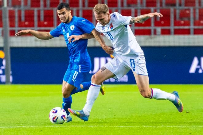 Ondrej Duda (vpravo) v reprezentačnom drese.