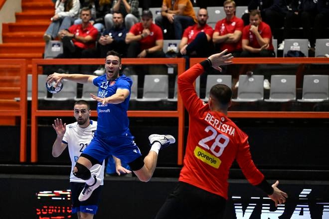 Lukáš Péchy patriaci do kádra slovenskej reprezentácie hádzanárov si od sezóny 2025/2026 bude obliekať dres vicemajstrovského tímu MŠK Považská Bystrica.