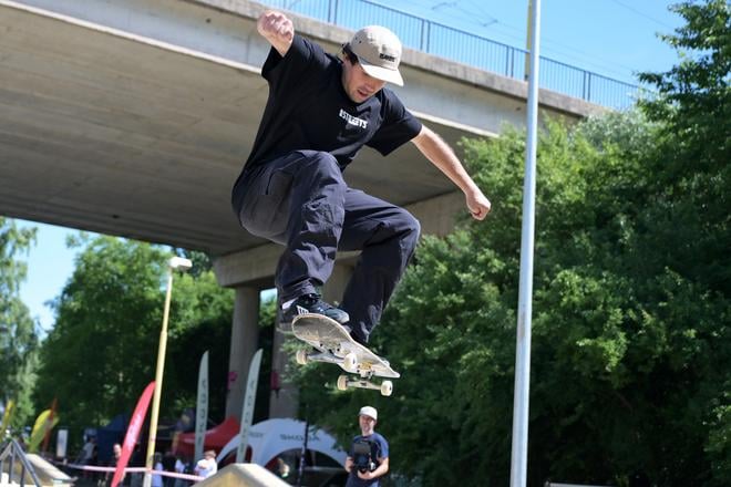 Richard Tury počas otvorenia projektu Skatepark KVP v Košiciach, ktorého sa stal krstným otcom.