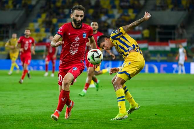 Ilustračná fotografia - zľava Davit Volkov (Zira) a Alex Mendez (Dunajská Streda).