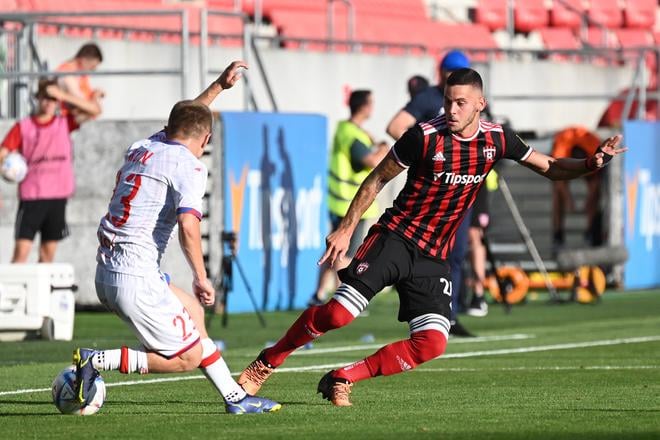 Kristián Koštrna v drese Spartaka Trnava v auguste 2022. V zápase 3. predkola Európskej konferenčnej ligy proti tímu Raków Čenstochová.
