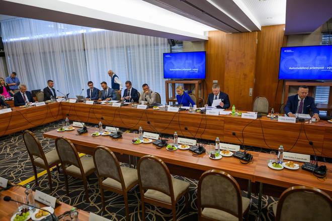 Emergency meeting of the Slovak government on the current state of the automotive industry and support measures, 4 July 2025, Bratislava.