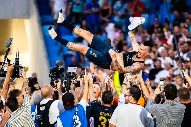 Na snímke Mareka Hamšík počas osláv po skončení rozlúčkového zápasu s Marekom Hamšíkom na Národnom futbalovom štadióne 5. júla 2025 v Bratislave.