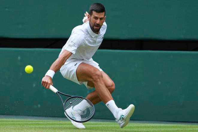 Novak Djokovič dosiahol 100. víťazstvo na londýnskej tráve.