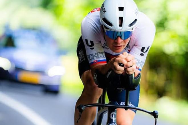 Lukáš Kubiš na trati časovky na pretekoch Sibiu Cycling Tour, v ktorej obsadil tretie miesto.