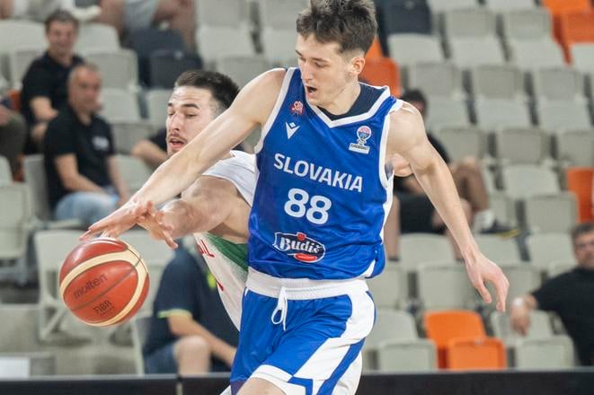 Timotej Malovec (č. 88) sa už etabloval ako jedna z opôr. Či pomôže národnému tímu v predkvalifikácii, je na rozhodnutí jeho novej univerzity.