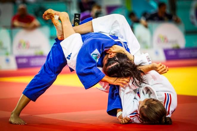 Džudistka Patrícia Tománková (vpravo) získala pred dvoma rokmi v slovinskom Maribore zlatú medailu v kategórii do 44 kilogramov.