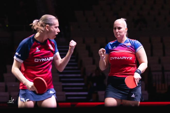 Češka Hana Matelová (vľavo) a Slovenka Barbora Várady, úradujúce stolnotenisové majsterky Európy vo štvorhre žien, siahali v Las Vegas po postupe do semifinále.