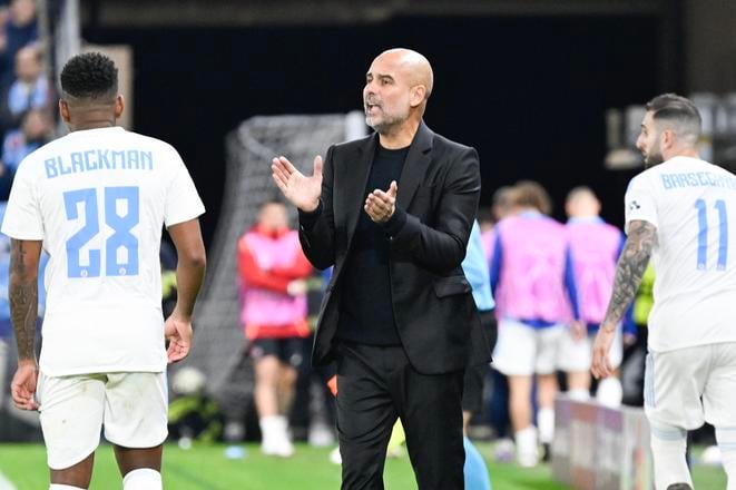Pep Guardiola v zápase proti Slovanu.