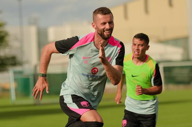 Slovenský útočník FK Sabah Pavol Šafranko je vo veľkej pohode, čo dokázal aj dvoma gólmi vo štvrtkovom zápase Európskej ligy proti NK Celje.