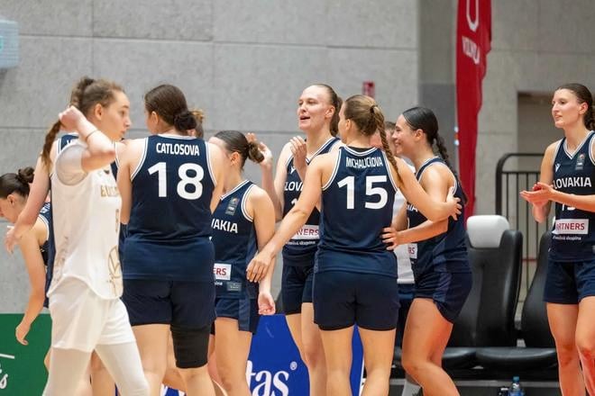 Takto sa radovali mladé basketbalistky Slovenska na záver ME po víťazstve nad Bulharskom.