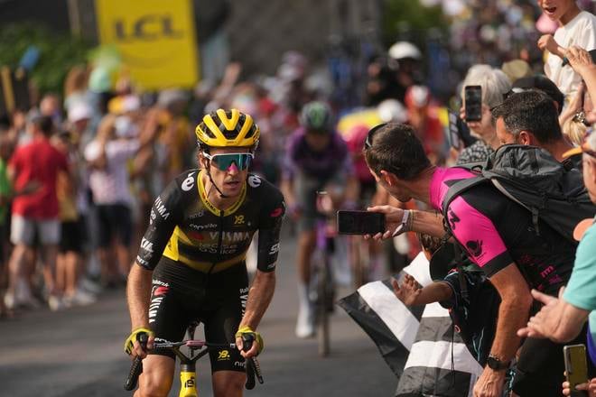 Simon Yates počas 10. etapy Tour.