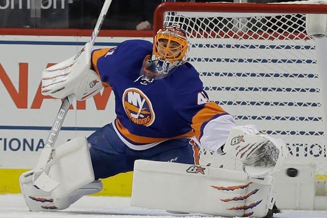 Jaroslav Halák v drese New Yorku Islanders.