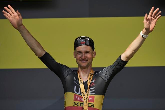 Tim Wellens oslavuje prvé etapové víťazstvo na Tour de France.