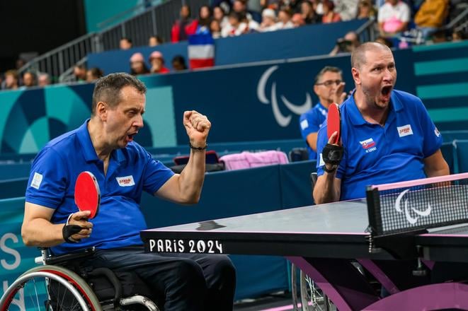Slovenskí reprezentanti v parastolnom tenise Ján Riapoš (vľavo) a Peter Lovaš.