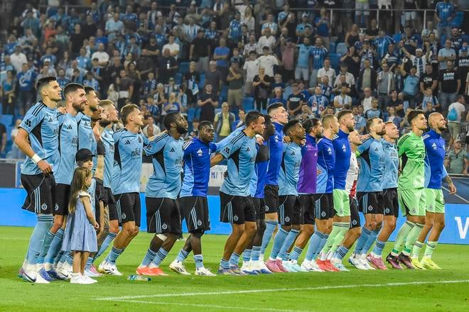 Ďakovačka futbalistov Slovana po konci zápasu.