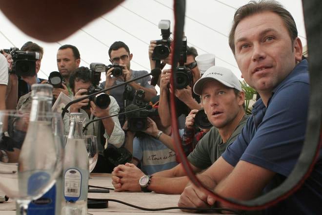 Johan Bruyneel (vpravo) s Lanceom Armstrongom v roku 2008.