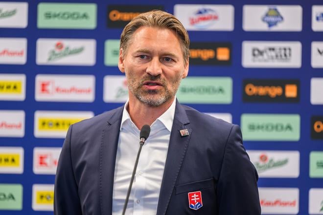 Nový tréner slovenskej mužskej hokejovej reprezentácie Vladimír Országh počas tlačovej konferencie Slovenského zväzu ľadového hokeja (SZĽH).