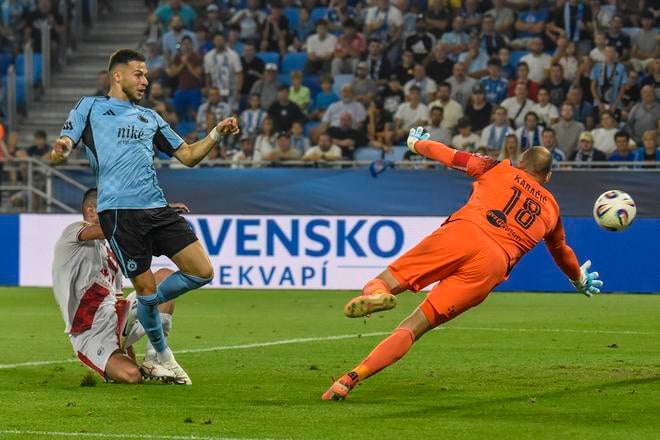 Momentka z prvého zápasu 2. predkola Ligy majstrov medzi Slovanom a Zrinjski Mostar.