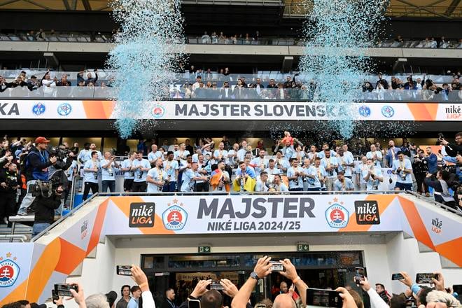 Takto slovanisti oslavovali v máji zisk siedmeho titulu v sérii a nikto z redakcie Športu nepredpokladá, že by sa nemali radovať aj ôsmy raz v sérii.