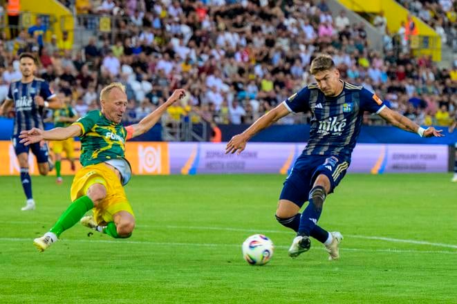 Na snímke zľava Ivan Sadovničij (Neman Grodno), Karlo Miljanić (Košice) počas prvého zápasu 2. predkola futbalovej Konferenčnej ligy FC Košice - FC Neman Grodno.