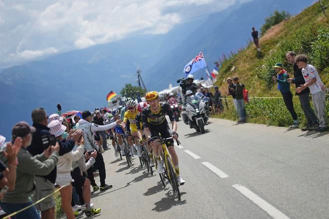Cyklisti v priebehu 18. etapy na Tour de France.