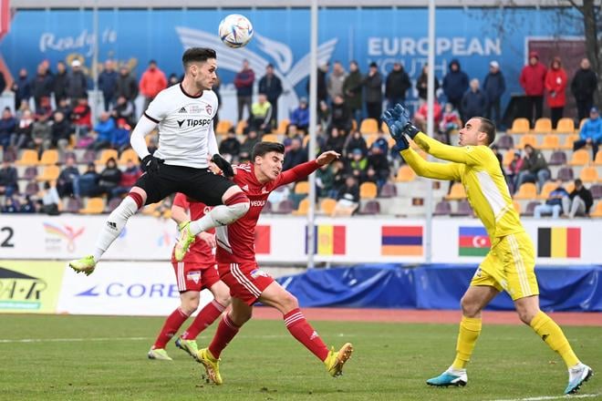 Jakub Uhrinčať (ešte v drese banskobystrickej Dukly v súboji so Spartakom Trnava) odohral za Hradec Králové celý zápas. Jeho tím však podľahol Karvinej v druhom kole českej ligy 1:2.