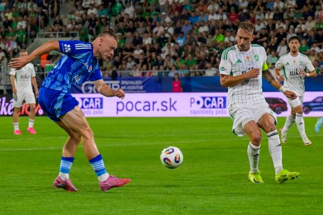 Nino Marcelli (Slovan) a Patrik Šimko (Prešov) počas zápasu 1. kola futbalovej Niké ligy FC Tatran Prešov - ŠK Slovan Bratislava.