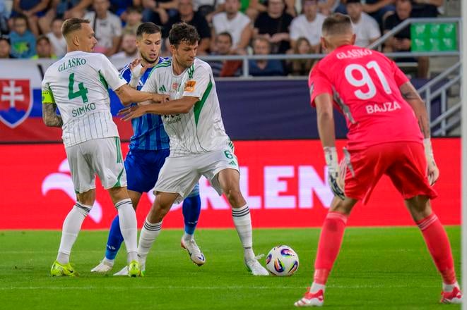 Na snímke zľava Patrik Šimko, Václav Míka, Pavol Bajza (všetci Prešov) počas zápasu  1. kola futbalovej Niké ligy FC Tatran Prešov - ŠK Slovan Bratislava.