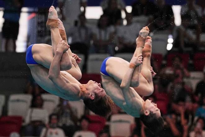 Wang Cung-jüan a Čeng Ťiou-jüan získali titul v synchronizovaných skokoch z 3-metrovej dosky.