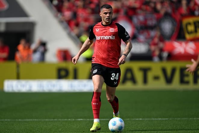 Na archívnej snímke z 26. apríla 2025 futbalista Leverkusenu Granit Xhaka.