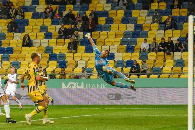 Zákrok Adama Danka v podbrezovskej bránke v zápase v Dunajskej Stred.