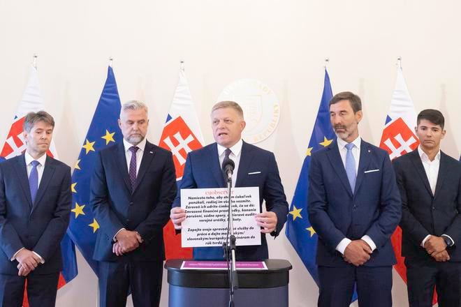 Prime Minister Robert Fico (centre) with Deputy Speaker of Parliament Tibor Gašpar (second left), Chief Adviser Erik Kaliňák (right), Foreign Minister Juraj Blanár (second right) and Deputy Foreign Minister Marek Eštok (left) at a press conference on current political issues in Bratislava, Tuesday, 29 July 2025.