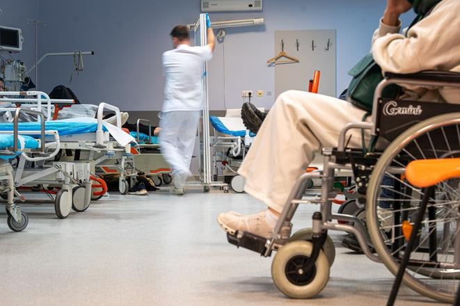Compulsory public health insurance is granted based on conditions defined by law.