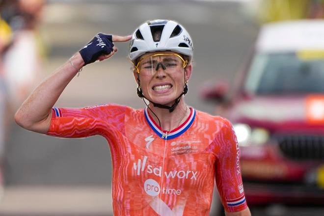 Na archívnej snímke z 18. augusta 2024 holandská cyklistka Demi Volleringová.