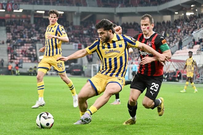 Cotne Kapanadze (uprostred) v drese Dunajskej Stredy.