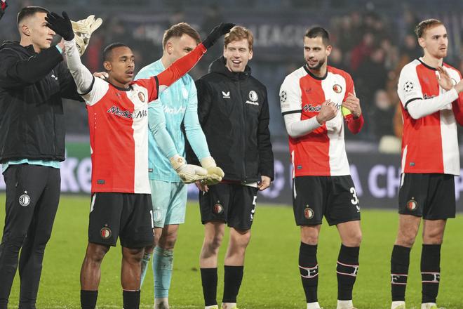 Brazílčan Paixao (vľavo) bol spoluhráčom Davida Hancka (uprostred) vo Feyenoorde.
