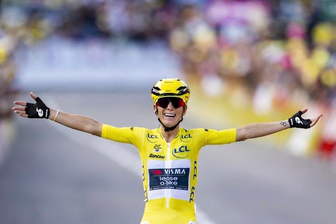 Pauline Ferrand-Prevotová z tímu Visma - Lease a Bike v cieli poslednej etapy ženskej Tour de France z Praz-Sur-Arly do Chatel Les Portes du Soleil.
