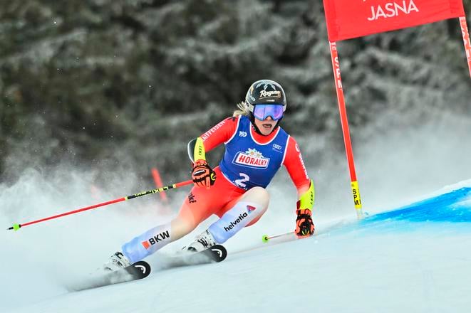 Švajčiarska lyžiarka Lara Gutová-Behramiová počas prvého kola obrovského slalomu žien na Svetovom pohári v zjazdovom lyžovaní v Jasnej 2024.
