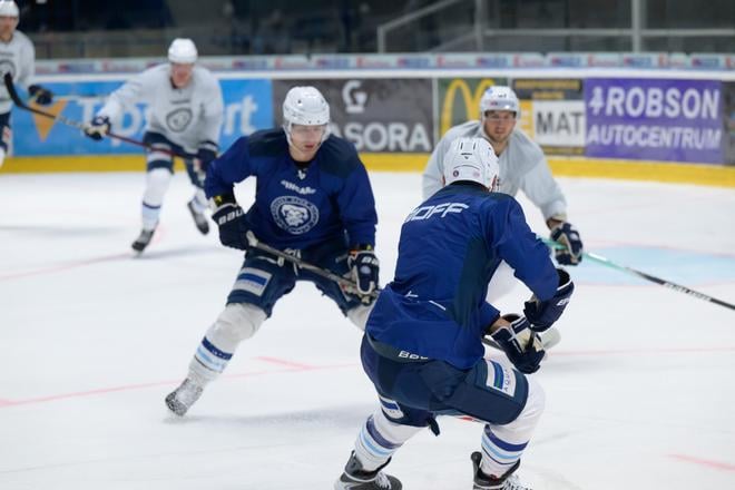 Na snímke hokejisti HK Nitra počas prvého tréningu na ľade pred novým ročníkom hokejovej Tipsport ligy.