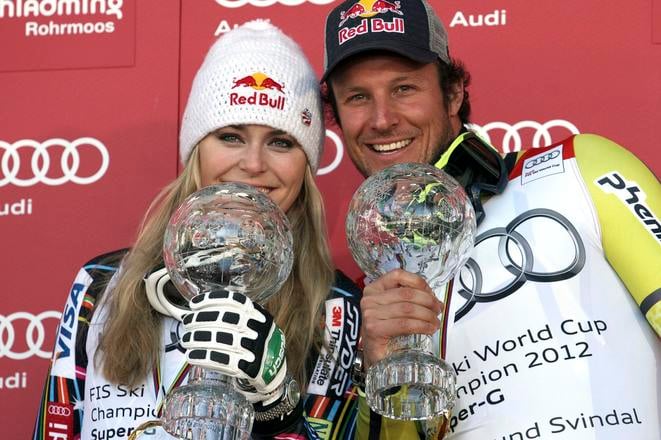 Američanka Lindsey Vonnová a Nór Aksel Lund Svindal s malými krištáľovými glóbusmi za celkové víťazstvo vo Svetovom pohár v super-G v rakúskom Schladmingu, v marci 2012. Koho by napadlo, že Svindal raz bude Vonnovú trénovať.