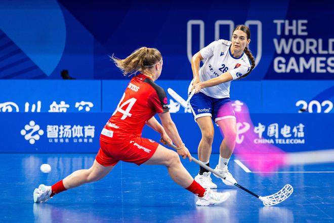 Jana Trošková (v pozadí) z Pruského patrí medzi naše najskúsenejšie reprezentantky na Svetových hrách v Číne.
