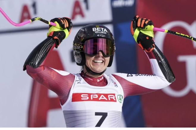 Stephanie Venierová a jej radosť zo zlata na domácich MS v Saalbachu 2025.