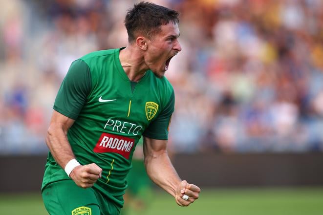 Adrián Kaprálik (Žilina) sa raduje z gólu v zápase 3. kola futbalovej Niké ligy medzi MFK Zemplín Michalovce - MŠK Žilina.