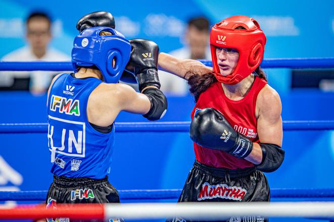 Monika Tadlánek Chochlíková (vpravo) počas súboja o bronz.