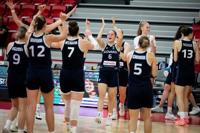 Takto sa radovali mladé basketbalistky Slovenska v Miškovci po víťazstve nad Gréckom v zápase o 5. miesto.
